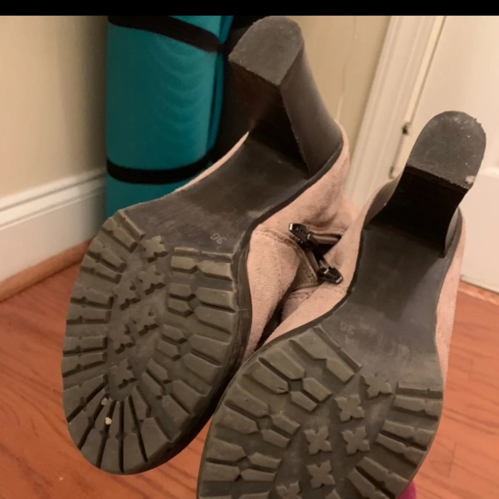 Boots - Picture 3 of 3